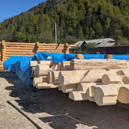 фото_зрубний будинок у горах_КОЛЕО