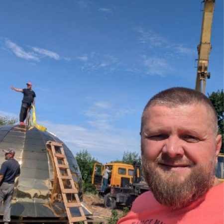 монтаж куполів на Храм